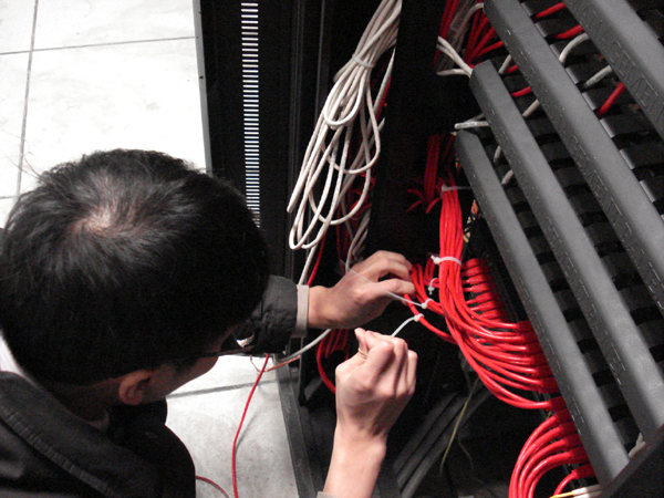 新闻名称：中国移动宁夏公司GSM14期配套SDH设备安装工程
添加日期：2011-09-27 23:34:36
浏览次数：12582